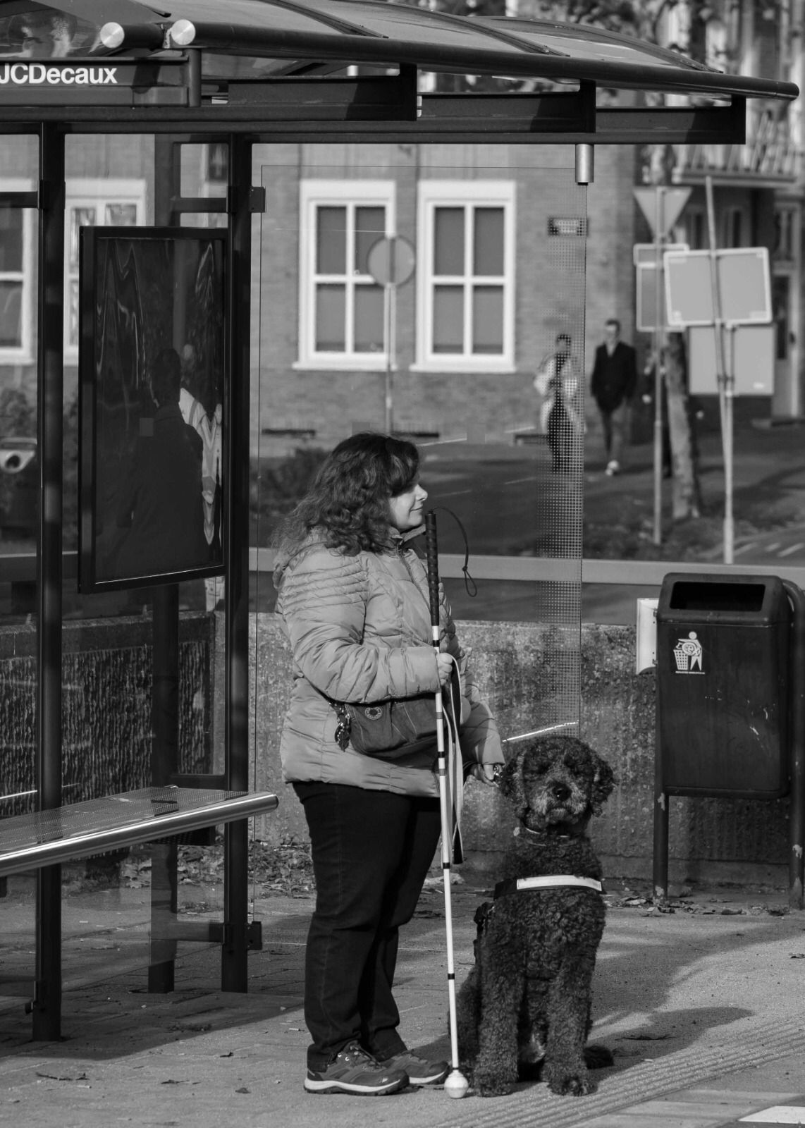 Marjolein van den Broek met blindengeleidehond